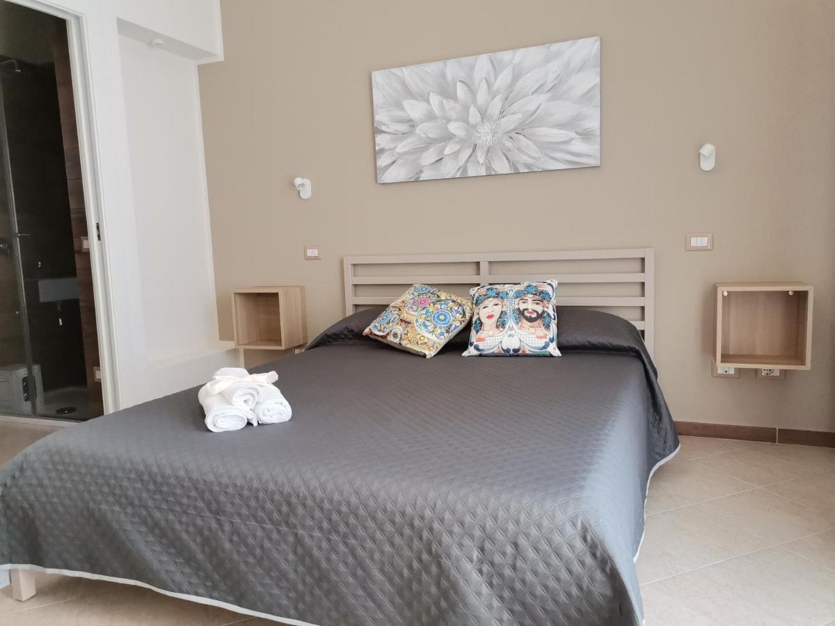 Le Metro Bed & Breakfast คารินิ ภายนอก รูปภาพ