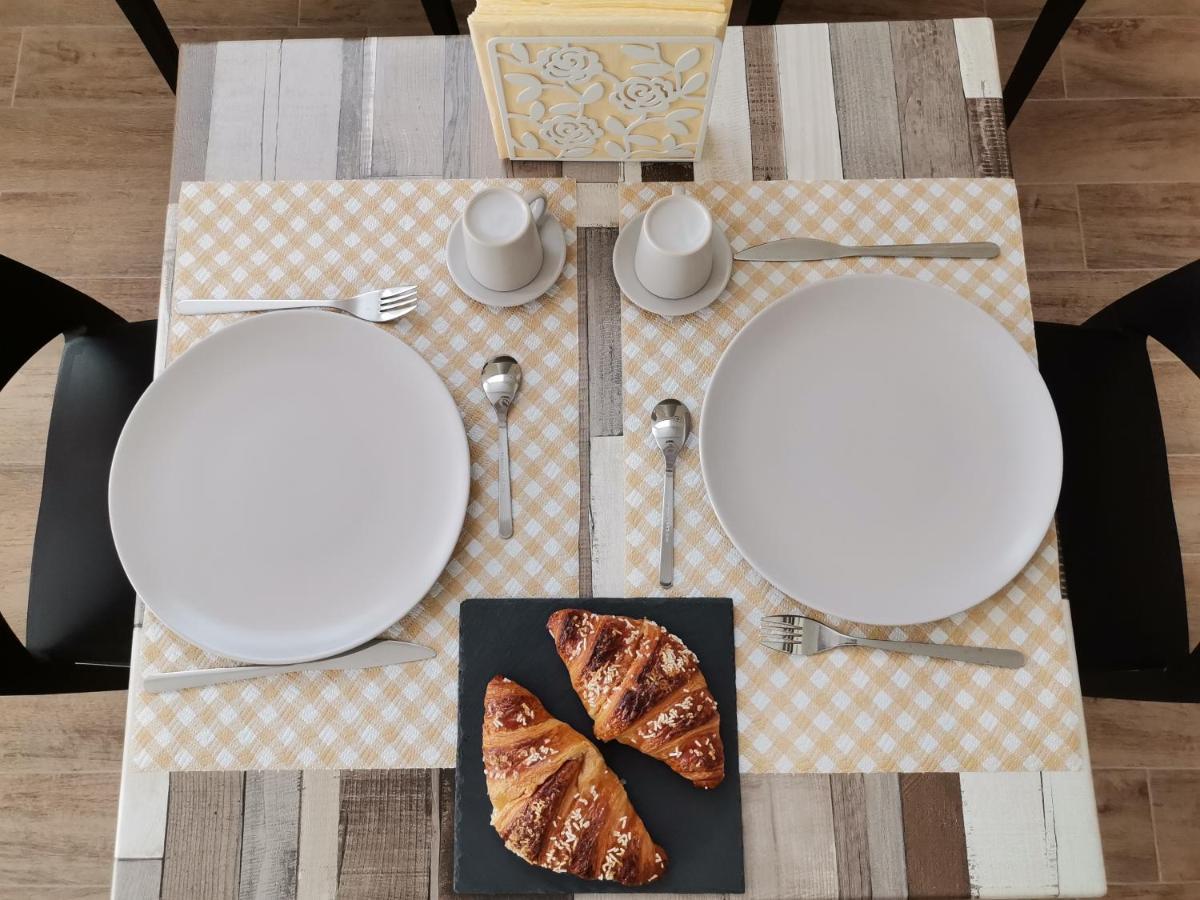 Le Metro Bed & Breakfast คารินิ ภายนอก รูปภาพ