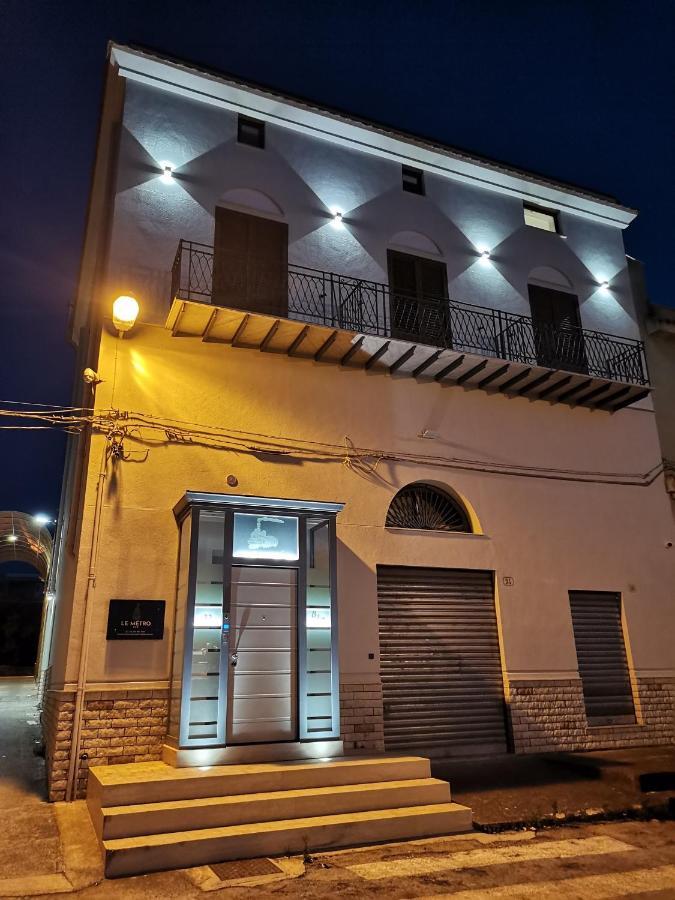Le Metro Bed & Breakfast คารินิ ภายนอก รูปภาพ