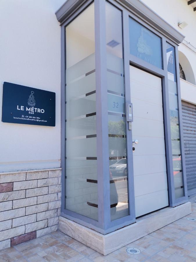 Le Metro Bed & Breakfast คารินิ ภายนอก รูปภาพ