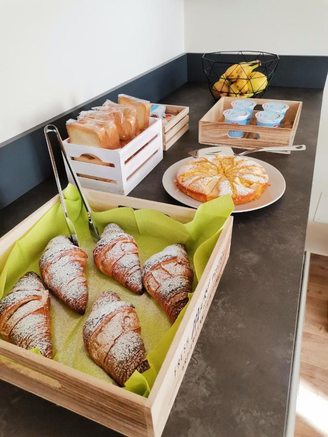 Le Metro Bed & Breakfast คารินิ ภายนอก รูปภาพ